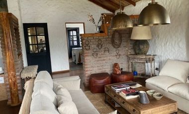 CERCA DE COLEGIO ARRAYANES Y HOTEL ONTIVEROS.