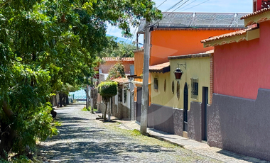 Terreno en Venta en Ajijic a solo 400 mts de Carr. Chapala - Jocotepec