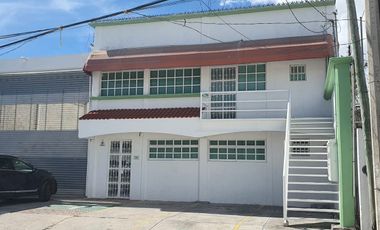 BODEGA CON OFICINA Y PATIO EN RENTA EN CIUDAD DEL CARMEN, CAMPECHE.