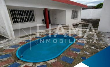 CASA EN VENTA COL. LOS SAUCES, TEPIC, NAY.