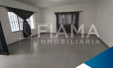 CASA EN VENTA COL. LOS SAUCES, TEPIC, NAY.