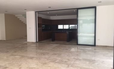 EN VENTA CASA DE 5 HABITACIONES EN PRIVADA NORTEMERIDA | KOMCHEN |