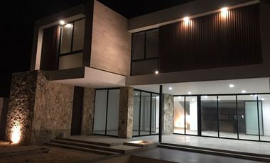 EN VENTA CASA DE 5 HABITACIONES EN PRIVADA NORTEMERIDA | KOMCHEN |