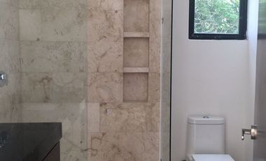 EN VENTA CASA DE 5 HABITACIONES EN PRIVADA NORTEMERIDA | KOMCHEN |