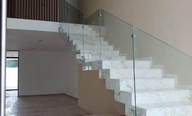 EN VENTA CASA DE 5 HABITACIONES EN PRIVADA NORTEMERIDA | KOMCHEN |