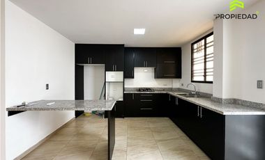 Casa en alquiler  Palermo Manta – 3 habitaciones, piscina y cancha