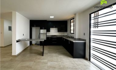 Casa en alquiler  Palermo Manta – 3 habitaciones, piscina y cancha