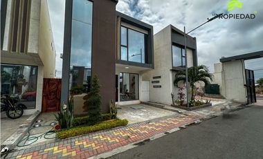 Casa en alquiler  Palermo Manta – 3 habitaciones, piscina y cancha