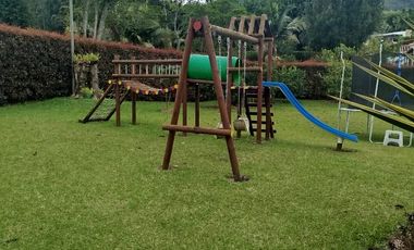 ESPECTACULAR LOTE TOTALMENTE PLANO CON CASA PREFABRICADA EN VENTA EN LA CEJA. (PARCELACION EL TAMBO).