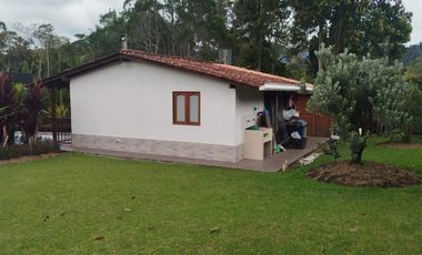 ESPECTACULAR LOTE TOTALMENTE PLANO CON CASA PREFABRICADA EN VENTA EN LA CEJA. (PARCELACION EL TAMBO).