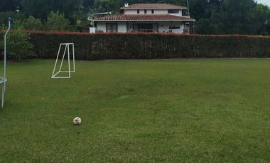 ESPECTACULAR LOTE TOTALMENTE PLANO CON CASA PREFABRICADA EN VENTA EN LA CEJA. (PARCELACION EL TAMBO).