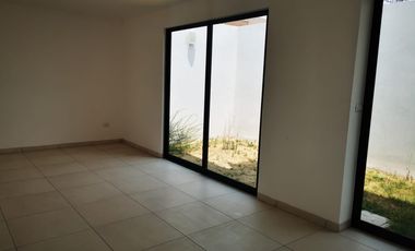 CASA EN VENTA EN CONDOMINIO ROMA MODELO MARIA , MEXICALTZINGO