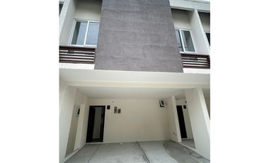 VILLA ZAITA / PH LA RESERVA / 106M / 2 HABITACION / 2 PARKING / VACIO