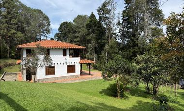 Finca en Oriente de Antioquia: Lujo y Naturaleza, Lista para Habitar