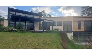 VENTA DE CASA-FINCA EN PARCELACIÓN CAMPESTRE – EL RETIRO ANTIOQUIA