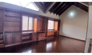 VENDO CASA DE TRES NIVELES EN CHIA.