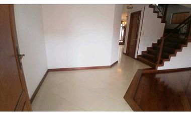 VENDO CASA DE TRES NIVELES EN CHIA.