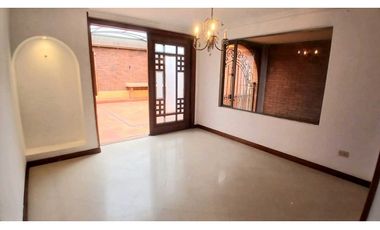VENDO CASA DE TRES NIVELES EN CHIA.