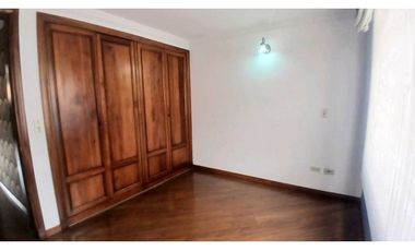 VENDO CASA DE TRES NIVELES EN CHIA.