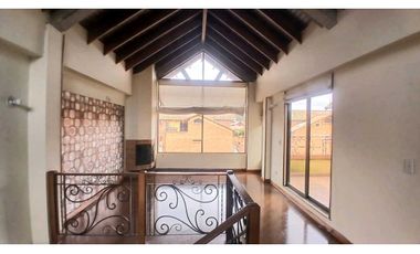 VENDO CASA DE TRES NIVELES EN CHIA.