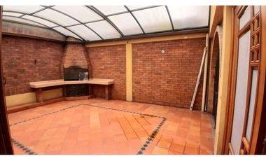 VENDO CASA DE TRES NIVELES EN CHIA.