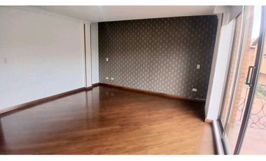 VENDO CASA DE TRES NIVELES EN CHIA.