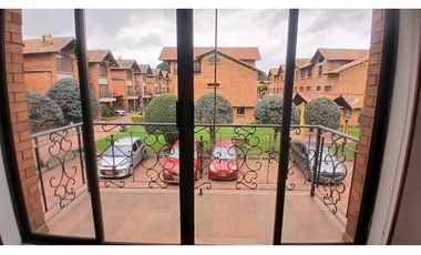 VENDO CASA DE TRES NIVELES EN CHIA.
