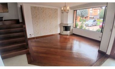 VENDO CASA DE TRES NIVELES EN CHIA.