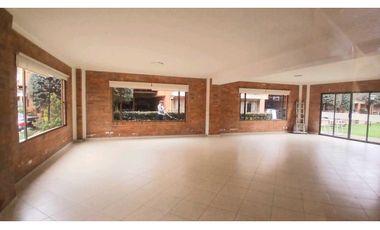 VENDO CASA DE TRES NIVELES EN CHIA.