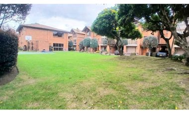 VENDO CASA DE TRES NIVELES EN CHIA.