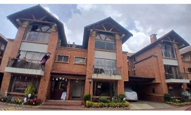 VENDO CASA DE TRES NIVELES EN CHIA.