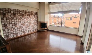 VENDO CASA DE TRES NIVELES EN CHIA.