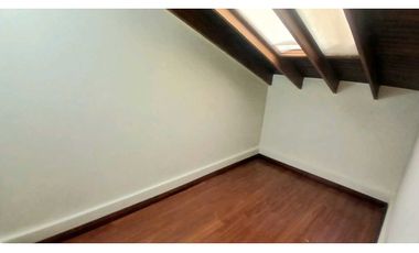 VENDO CASA DE TRES NIVELES EN CHIA.