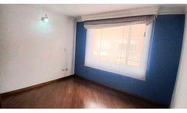 VENDO CASA DE TRES NIVELES EN CHIA.