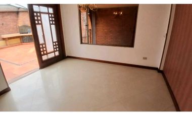 VENDO CASA DE TRES NIVELES EN CHIA.