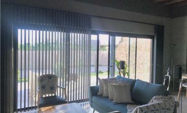 Elegante hogar de lujo con vista a la montaña y amplios espacios