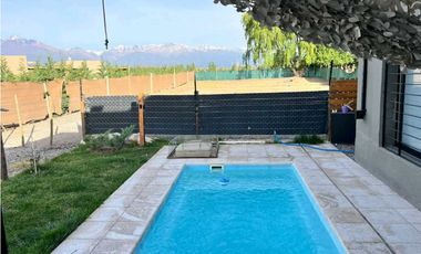 Elegante hogar de lujo con vista a la montaña y amplios espacios