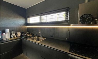 Elegante hogar de lujo con vista a la montaña y amplios espacios