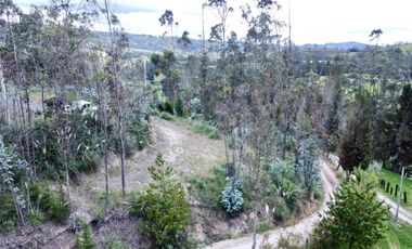 Terreno con vista a la montaña y entorno natural en Irquis – Victoria del Portete
