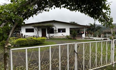 VENDO CASA FINCA VACACIONAL CON VISTA AL RIO