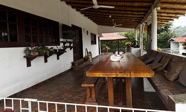 VENDO CASA FINCA VACACIONAL CON VISTA AL RIO