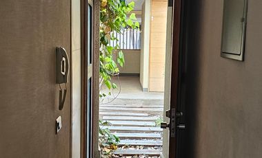 ARRIENDO CASA 3 PISOS MÁS QUINCHO