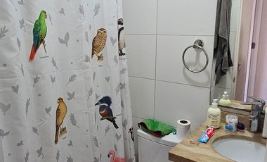 ARRIENDO CASA 3 PISOS MÁS QUINCHO