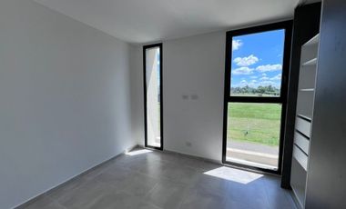 VENTA casa tipo duplex de tres domitorios galeria y jardin en Barrio Privado El Aljibe de Manzanares