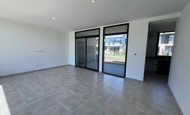 VENTA casa tipo duplex de tres domitorios galeria y jardin en Barrio Privado El Aljibe de Manzanares