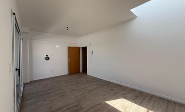 Departamento de tres ambientes con cochera a la venta en Wilde