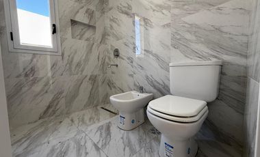 Departamento de tres ambientes con cochera a la venta en Wilde