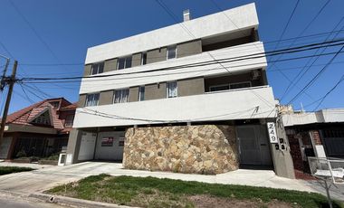Departamento de tres ambientes con cochera a la venta en Wilde