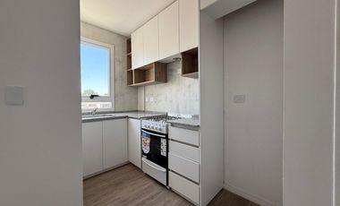 Departamento de tres ambientes con cochera a la venta en Wilde