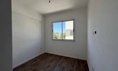 Departamento de tres ambientes con cochera a la venta en Wilde